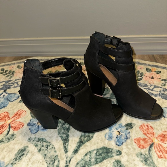 Gianni Bini Shoes - Gianni Bini Black Strappy Heeled Boots